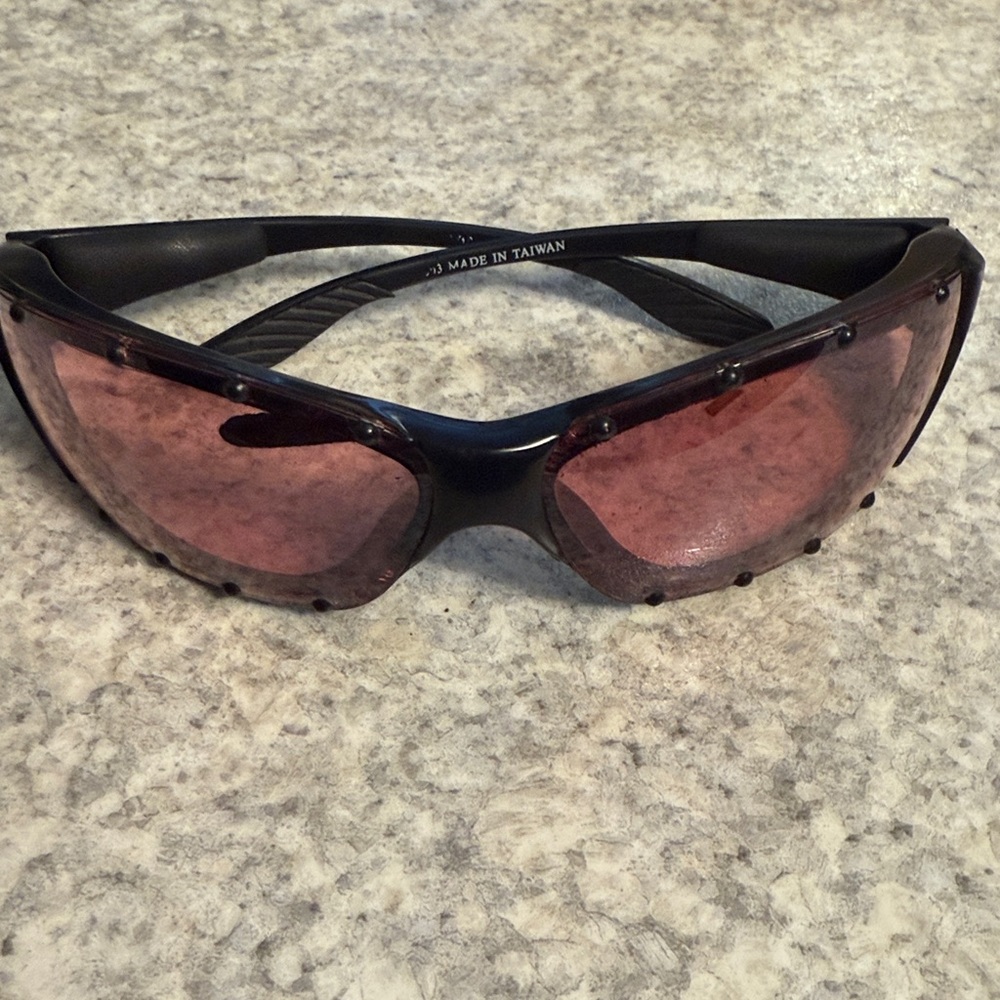Bangerz sports sunglasses with carry case